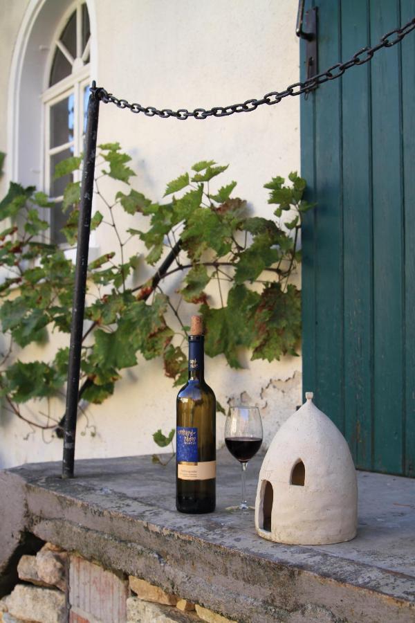 Bio-Weingut, Gaestehaus Und Kraeuterhof Flomborn Ngoại thất bức ảnh